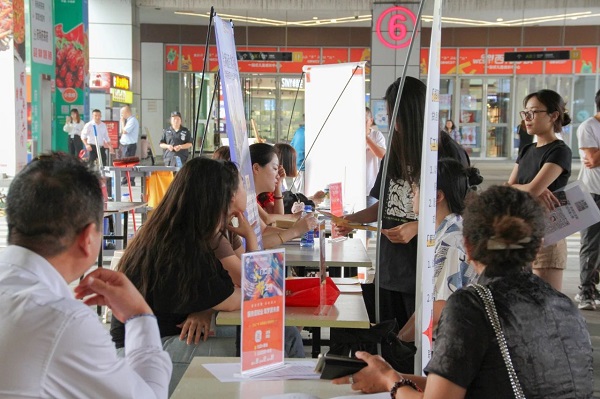 搭建就業(yè)服務(wù)平臺(tái)，瑞方人力將招聘會(huì)開進(jìn)街道園區(qū) 第3張