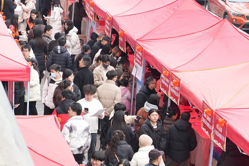 “百米小巷”人潮涌動！瑞方人力助力2025年武侯區春風行動專場招聘會“開門紅” 第7張