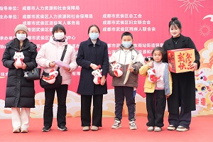 “百米小巷”人潮涌動！瑞方人力助力2025年武侯區春風行動專場招聘會“開門紅” 第13張