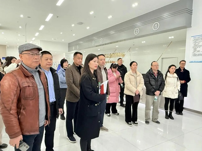 武侯區(qū)多部門領導聯(lián)合考察調研瑞方人力運營的武侯區(qū)人力資源市場 第1張