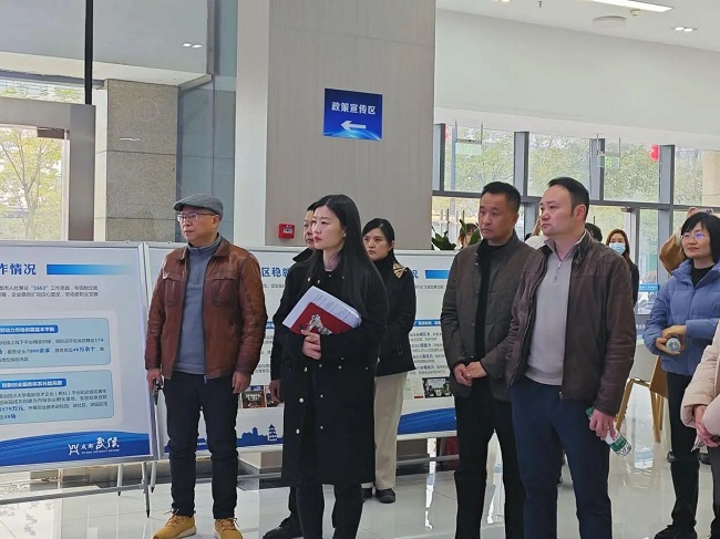 武侯區(qū)多部門領導聯(lián)合考察調研瑞方人力運營的武侯區(qū)人力資源市場 第2張