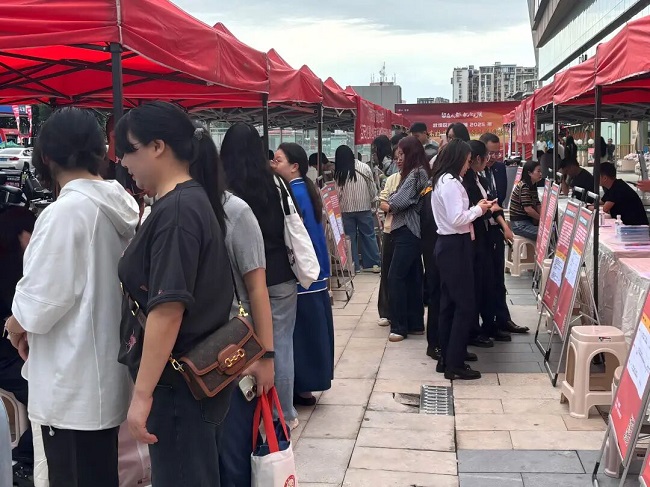 搭建家門(mén)口就業(yè)橋梁！瑞方人力助力高校畢業(yè)生人崗高效匹配 第1張