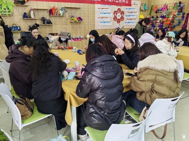 傳承指尖手藝，激活就業新機：瑞方人力助力華興街道開展女紅就業幫扶 第2張